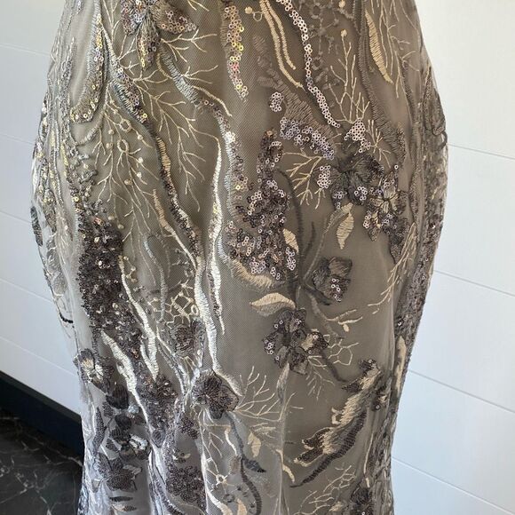 Mac Duggal  Silver Flutter Sleeve Embellished Gown Sz 6 $798
NWOT - Picture 5 of 13